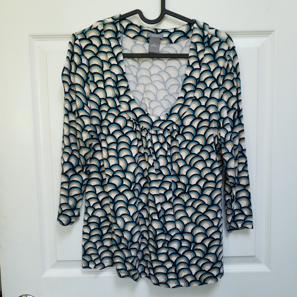 Ann Taylor Blue Tan White Geometric 3/4 Sleeve Scoop Neck Blouse